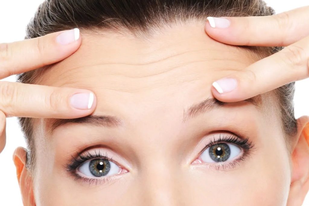 Want to Reduce Forehead Wrinkles at Home? Try This.